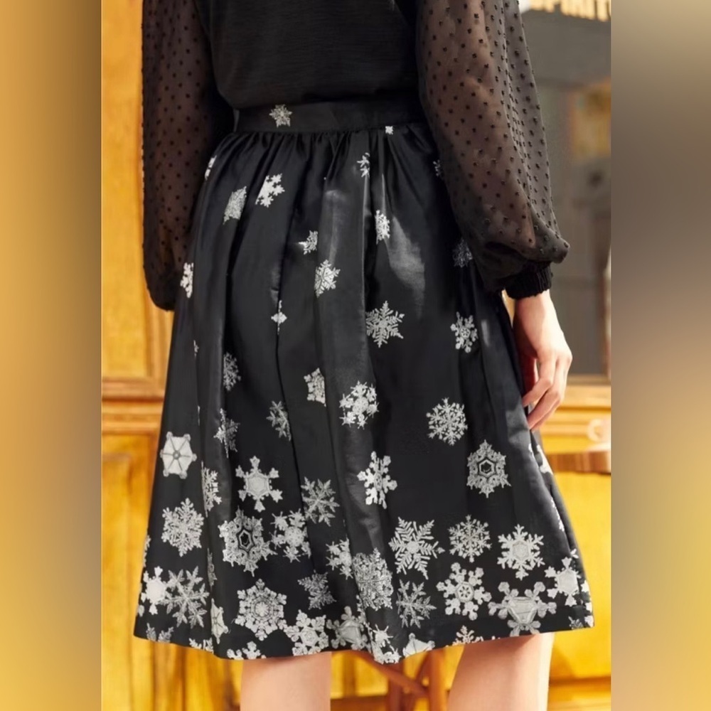 NWT MODCLOTH FALLING FOR WINTER A-LINE SKIRT BLACK/SILVER SNOWFLAKES Sz. 6 - Picture 2 of 5